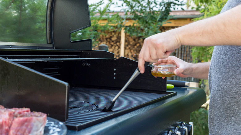 Oiling grates with a brush