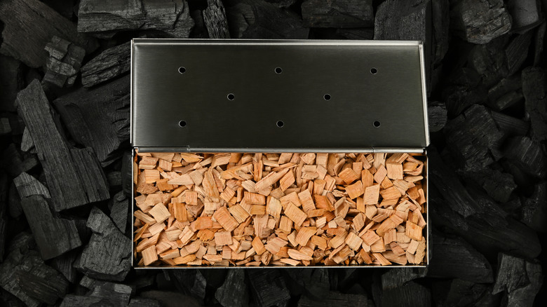 Smoker box with wood chips