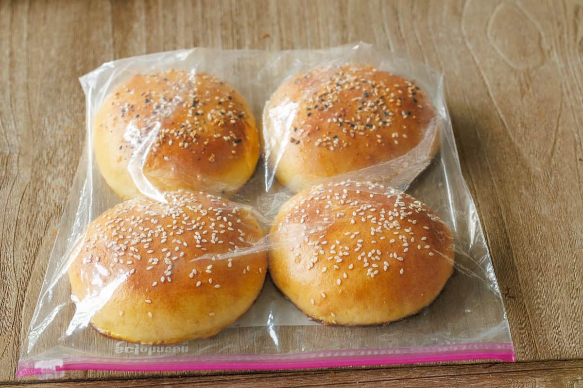 How to freeze homemade burger buns in a zip top bag