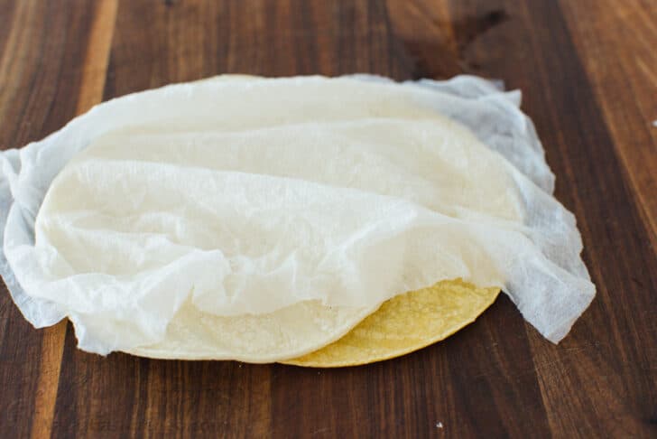 Keeping tortillas moist under damp paper towel