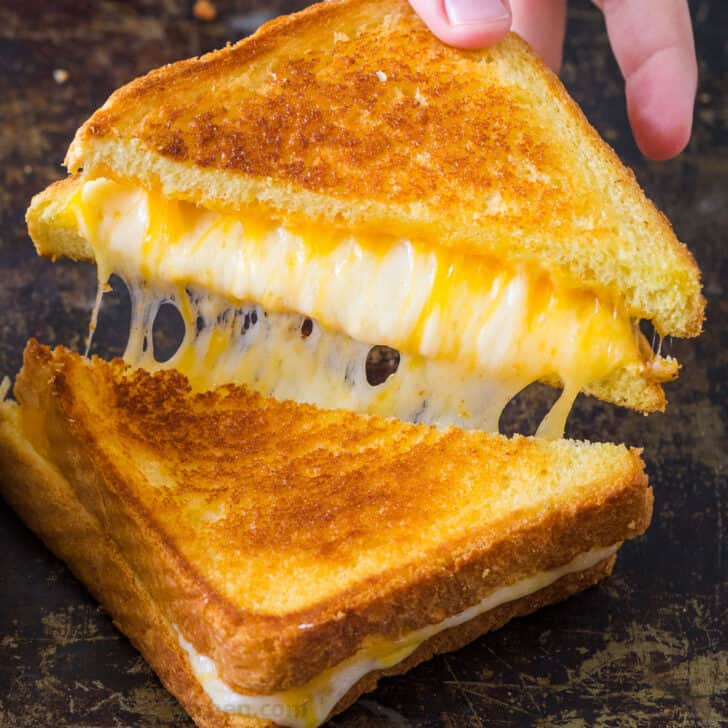 Grilled cheese sandwich with cheese pull