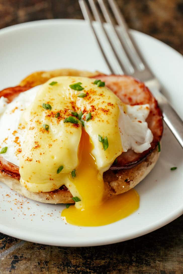 How to make the best Eggs Benedict with Poached Eggs and Hollandaise Sauce on an English muffin. An Egg Benedict is the perfect breakfast. 